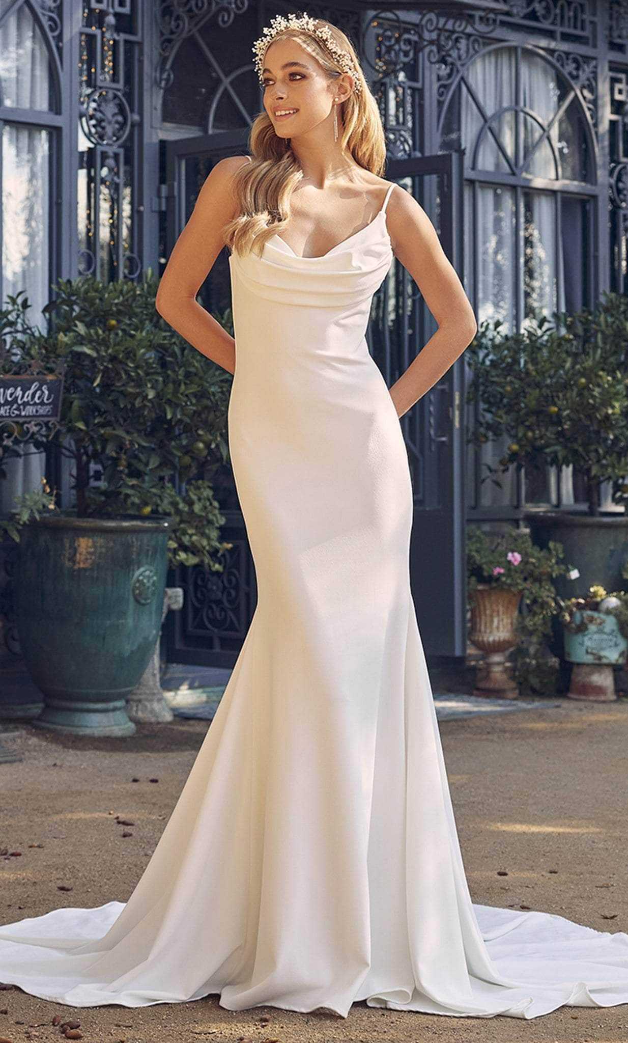 Nox Anabel, Nox Anabel JE954 - Cowl Back and Neck Minimalist Gown